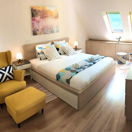 Unique Luxurious Jacuzzi Penthouse Duplex In City Center! 2 Baths! Free Parking! โซเฟีย ภายนอก รูปภาพ