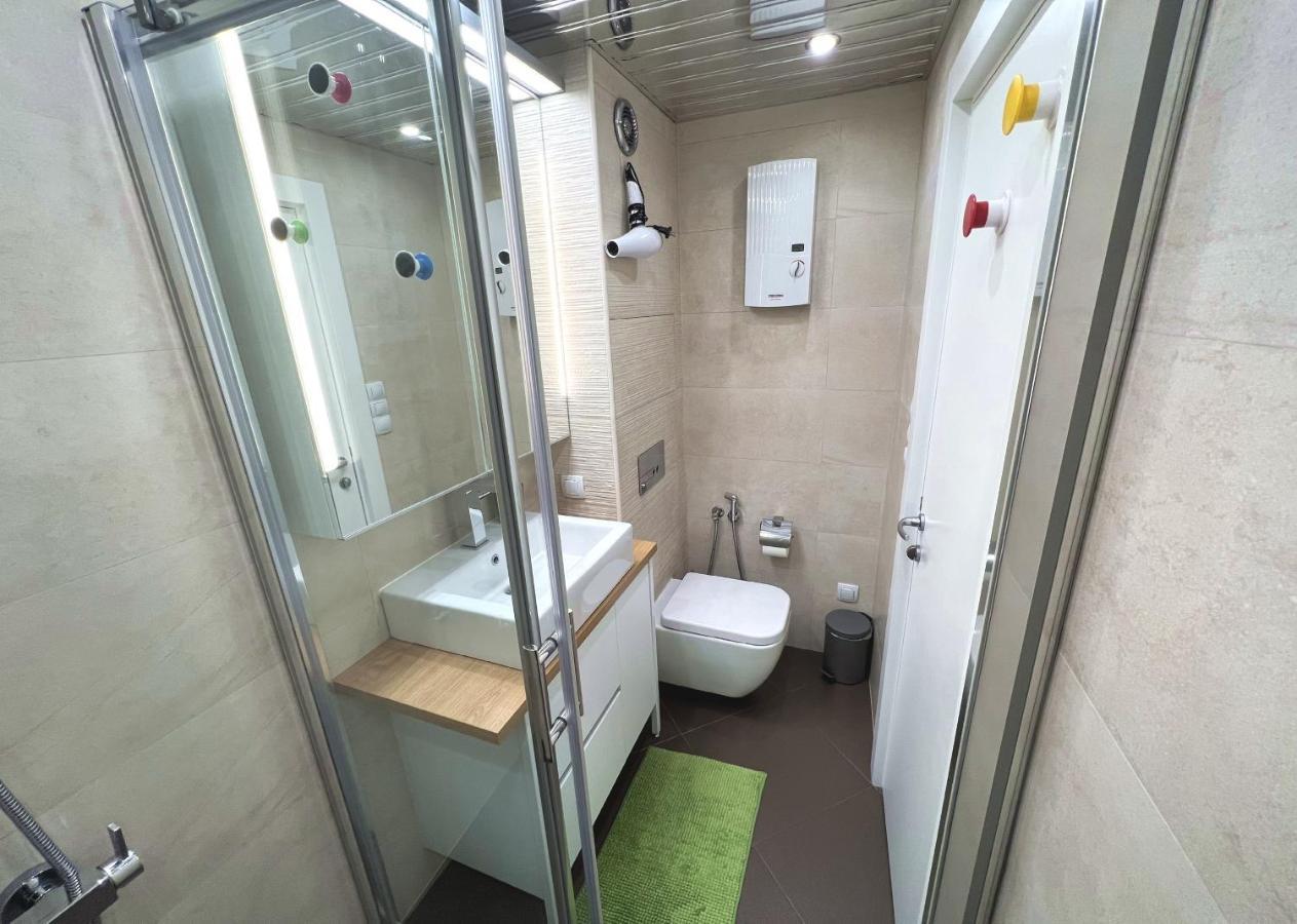 Unique Luxurious Jacuzzi Penthouse Duplex In City Center! 2 Baths! Free Parking! โซเฟีย ภายนอก รูปภาพ