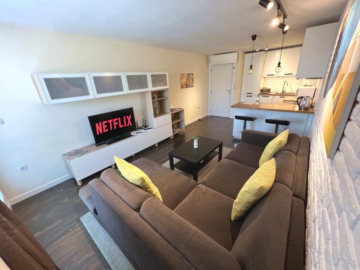 Unique Luxurious Jacuzzi Penthouse Duplex In City Center! 2 Baths! Free Parking! โซเฟีย ภายนอก รูปภาพ