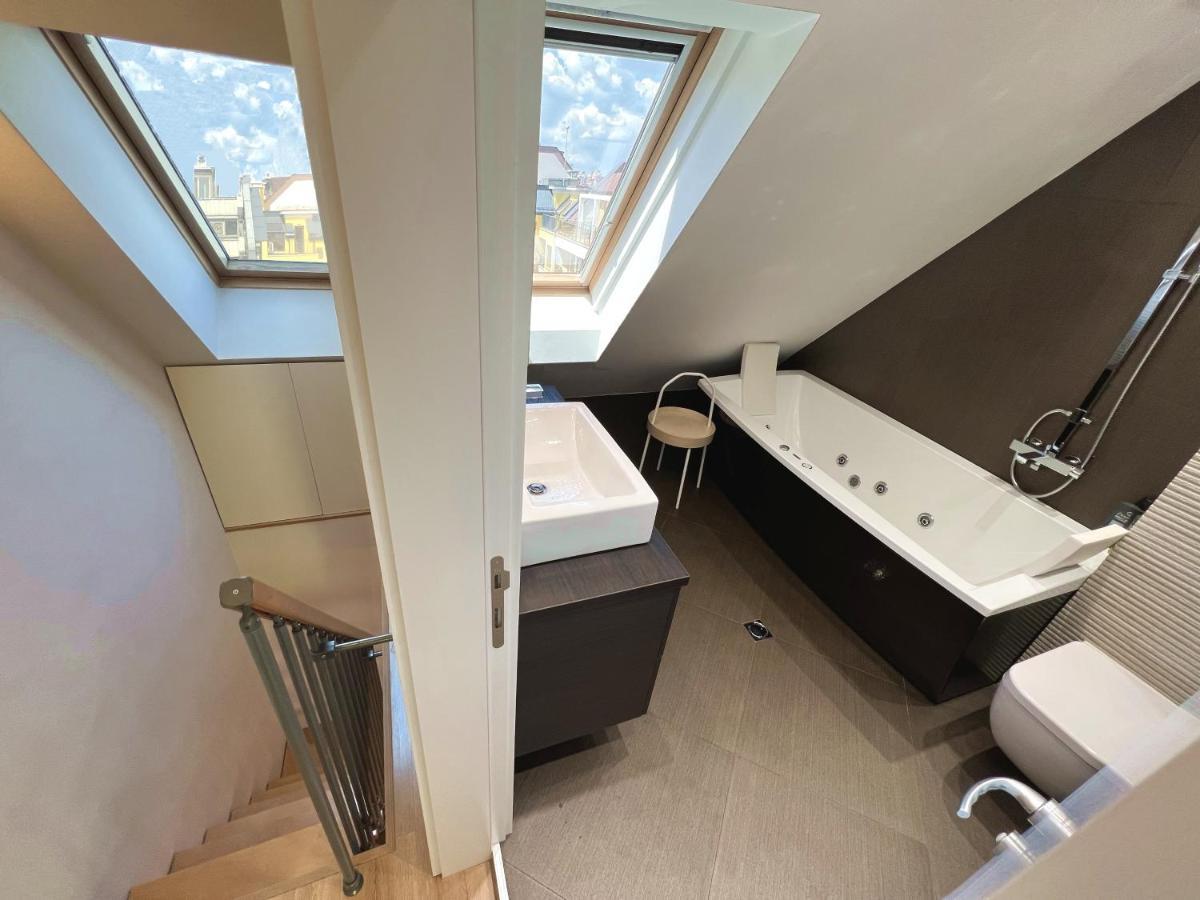 Unique Luxurious Jacuzzi Penthouse Duplex In City Center! 2 Baths! Free Parking! โซเฟีย ภายนอก รูปภาพ
